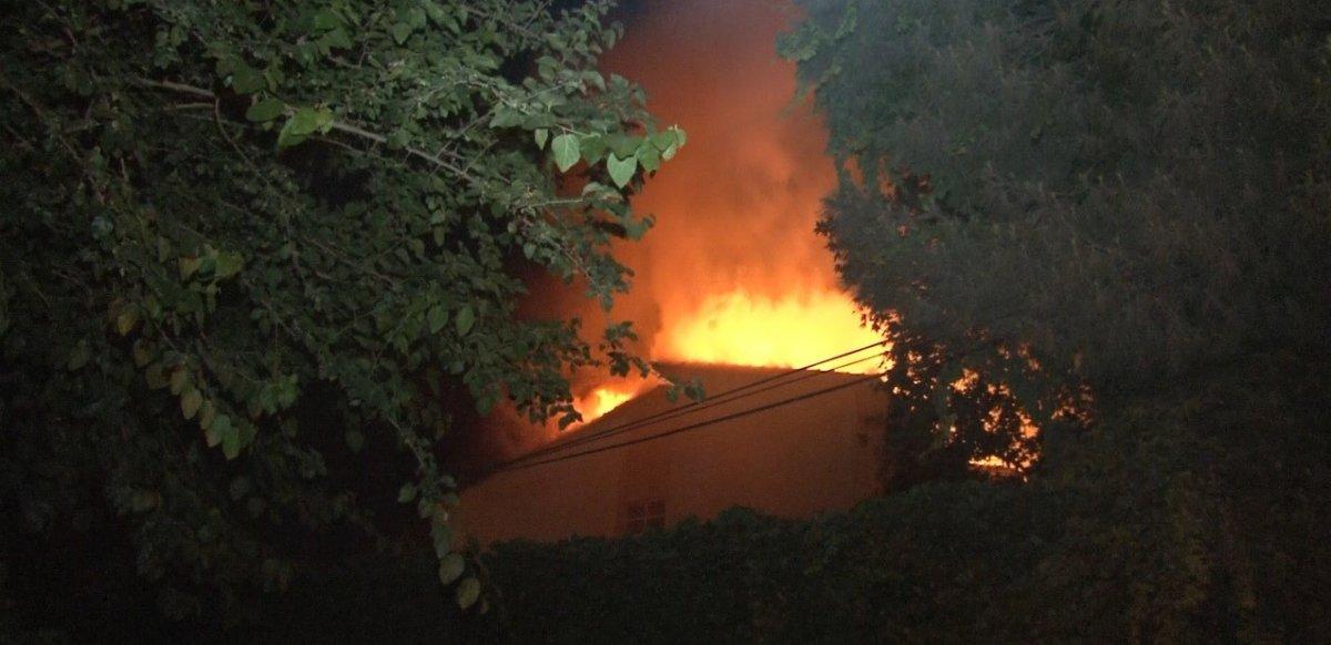 İzmir'de çıkan yangın panik yarattı