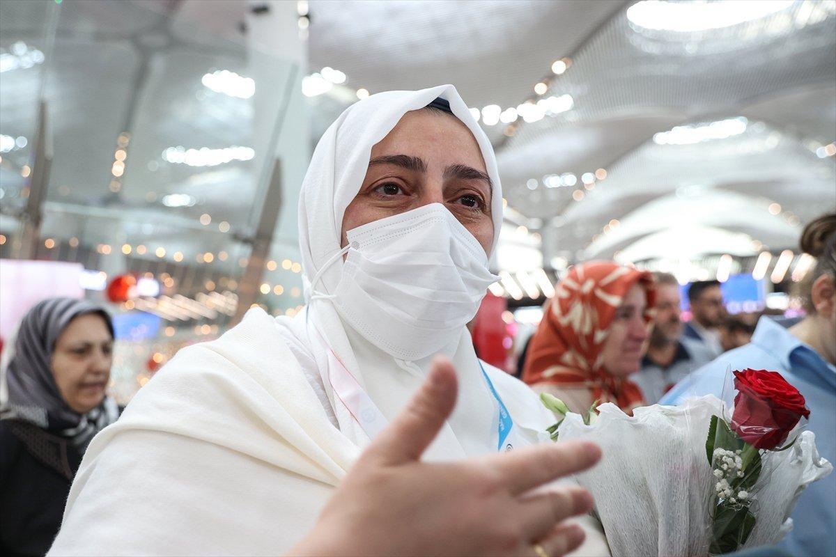 İstanbul'daki ilk hac kafilesi dualarla uğurlandı