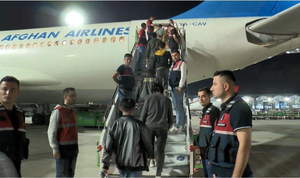 Sınır dışı edilen 178 Afgan, ülkelerine gönderildi