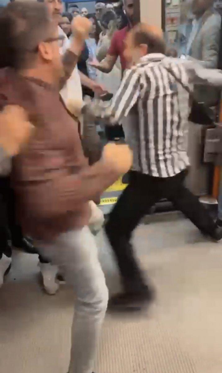 Bayrampaşa’da iki yolcunun boks maçını aratmayan kavgası