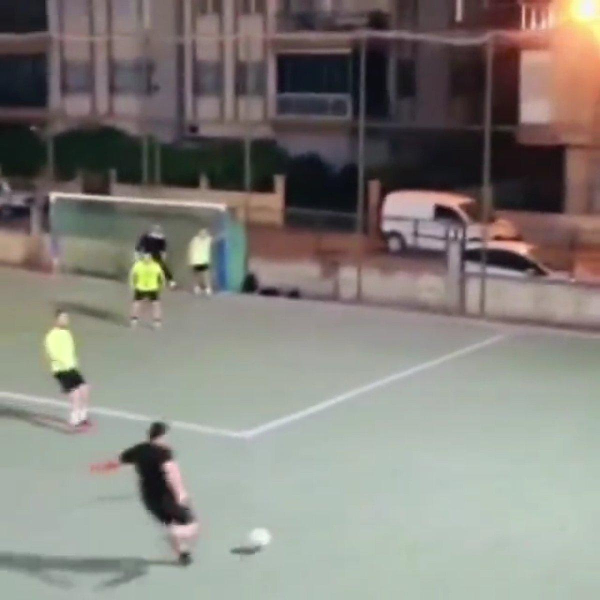 Halı sahada çekilen şut sosyal medyada gündem oldu