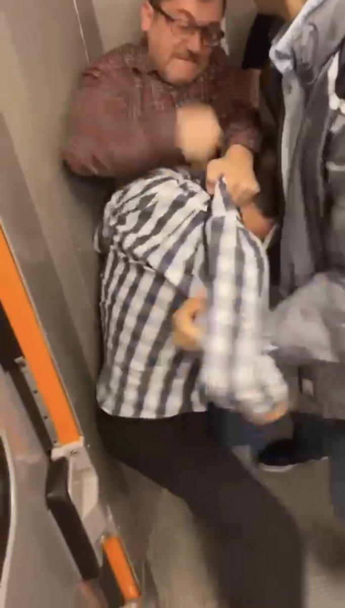 Bayrampaşa’da iki yolcunun boks maçını aratmayan kavgası