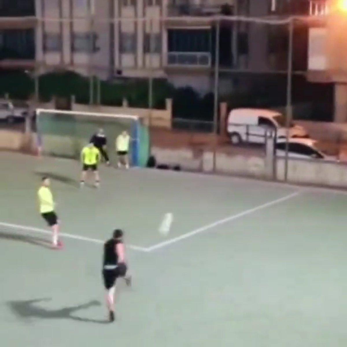 Halı sahada çekilen şut sosyal medyada gündem oldu