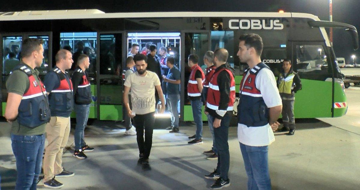 Sınır dışı edilen 178 Afgan, ülkelerine gönderildi
