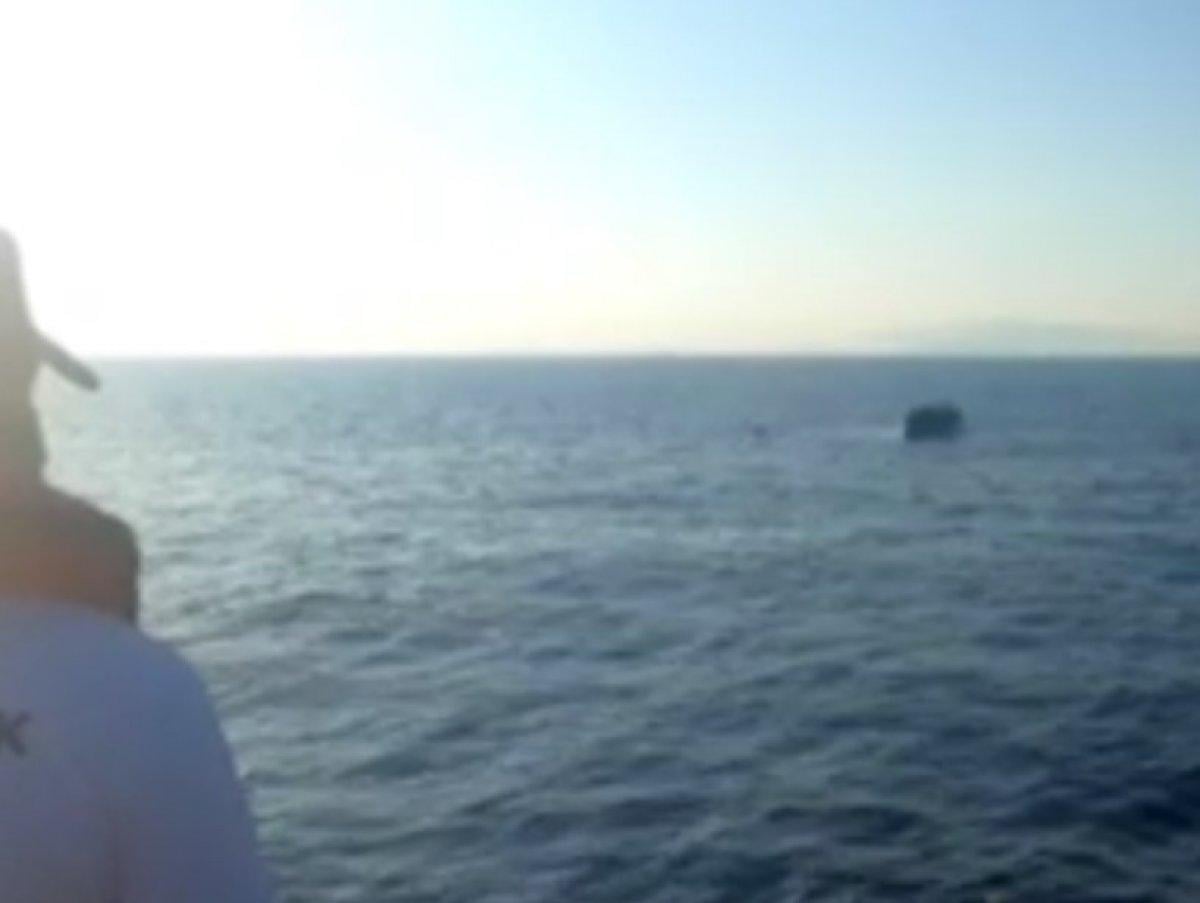 İzmir'de, Yunanistan tarafından geri itilen 77 kaçak göçmen kurtarıldı