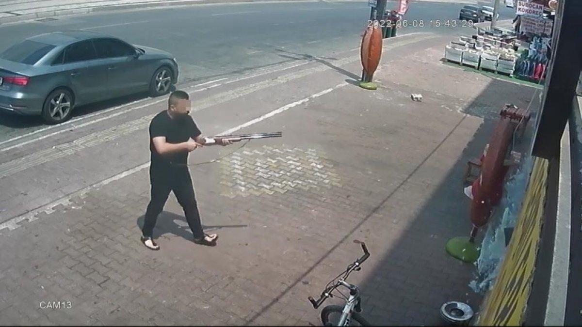 Antalya'da ucuz ekmek satan fırını başka bir fırıncı kurşunladı