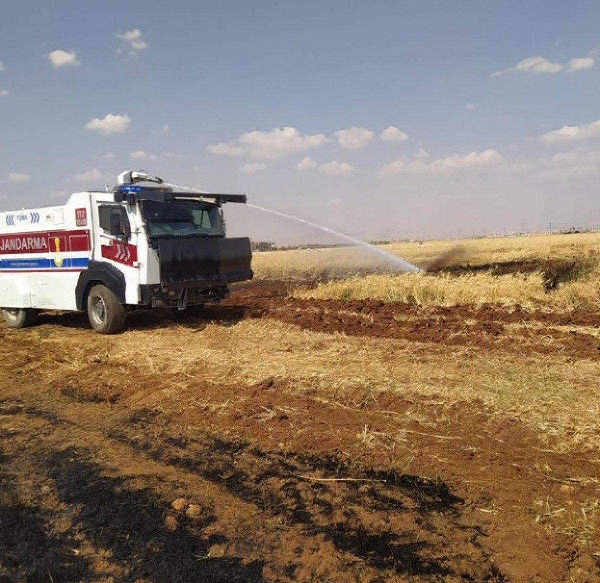 Mardin’de tarladaki yangına TOMA ile müdahale