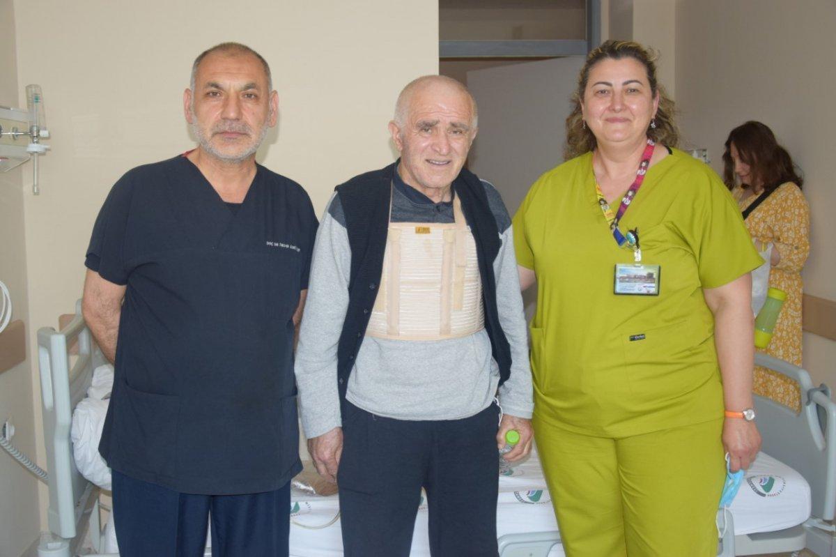 Doğuştan organları ters tarafta bulunan hastaya bypass yapıldı