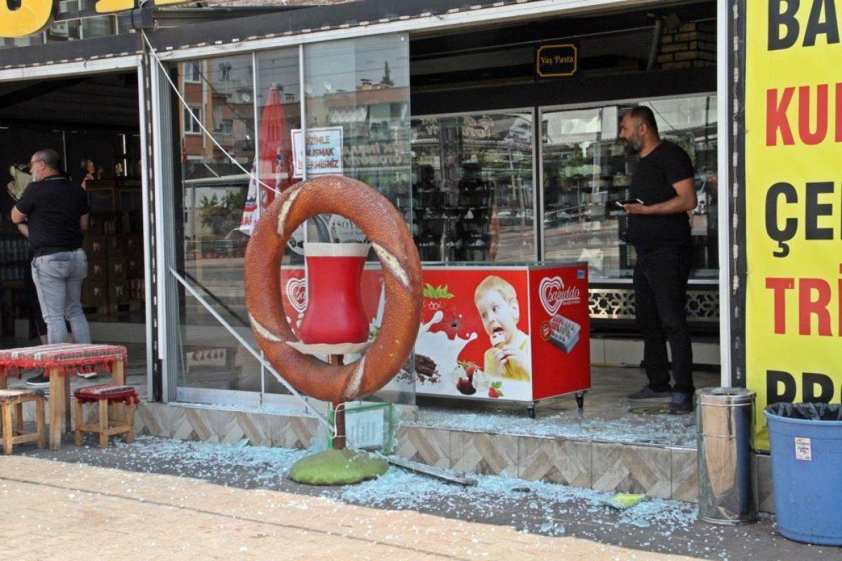 Antalya'da ucuz ekmek satan fırını başka bir fırıncı kurşunladı