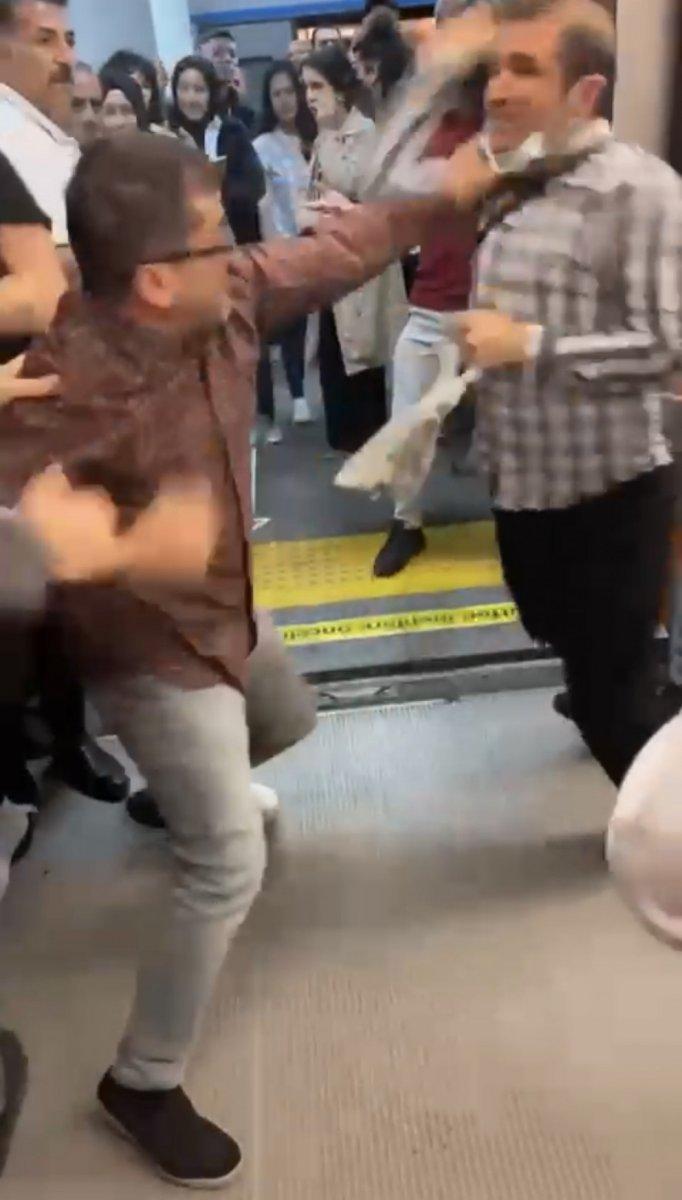 Bayrampaşa’da iki yolcunun boks maçını aratmayan kavgası