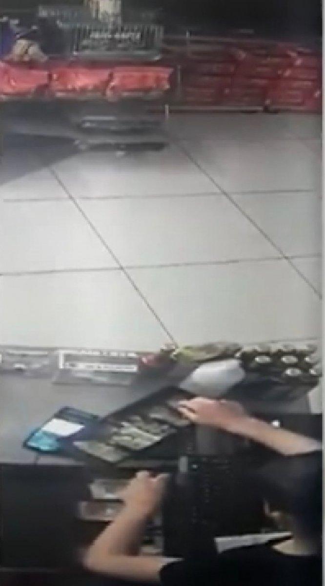 Bağcılar’da, sadaka kutusu hırsızlığı kamerada