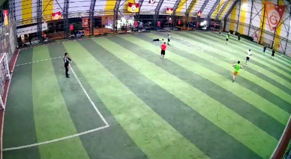 Siirt’te bir genç, futbol oynarken kalp krizi geçirdi