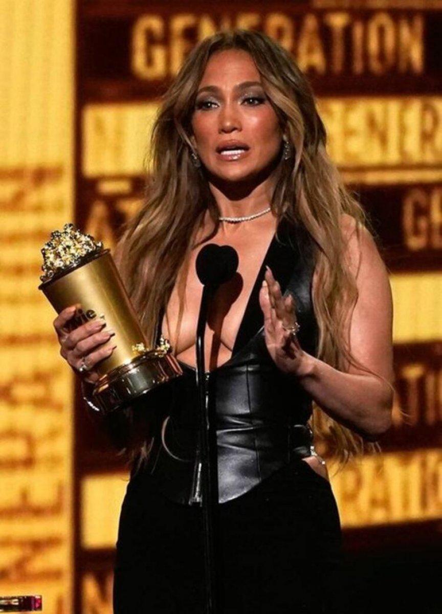 Jennifer Lopez ağladı