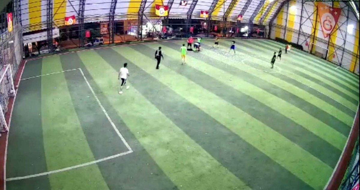 Siirt’te bir genç, futbol oynarken kalp krizi geçirdi