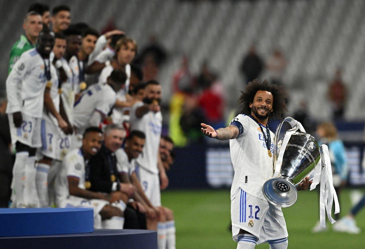 Marcelo, Fenerbahçe için Alex'i ve Roberto Carlos'u aradı
