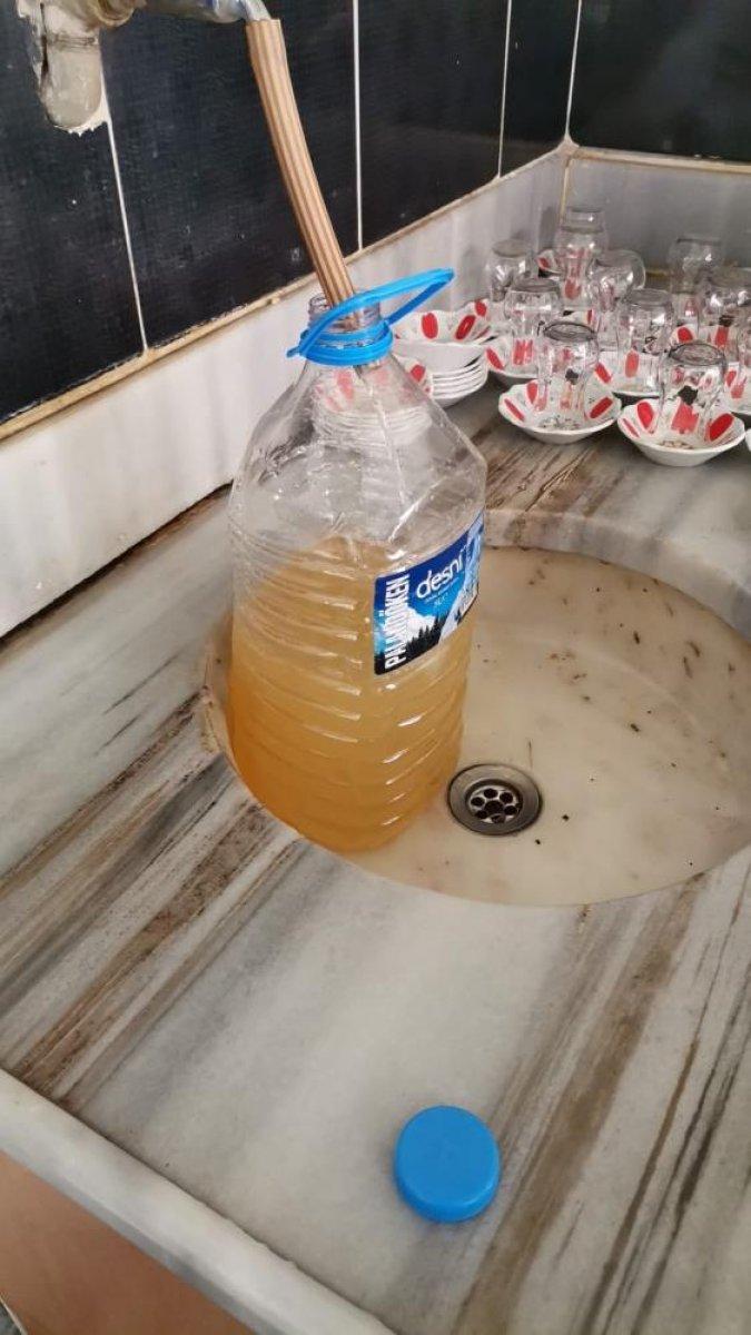 Gümüşhane'de musluklardan akan çamurlu su vatandaşları canından bezdirdi