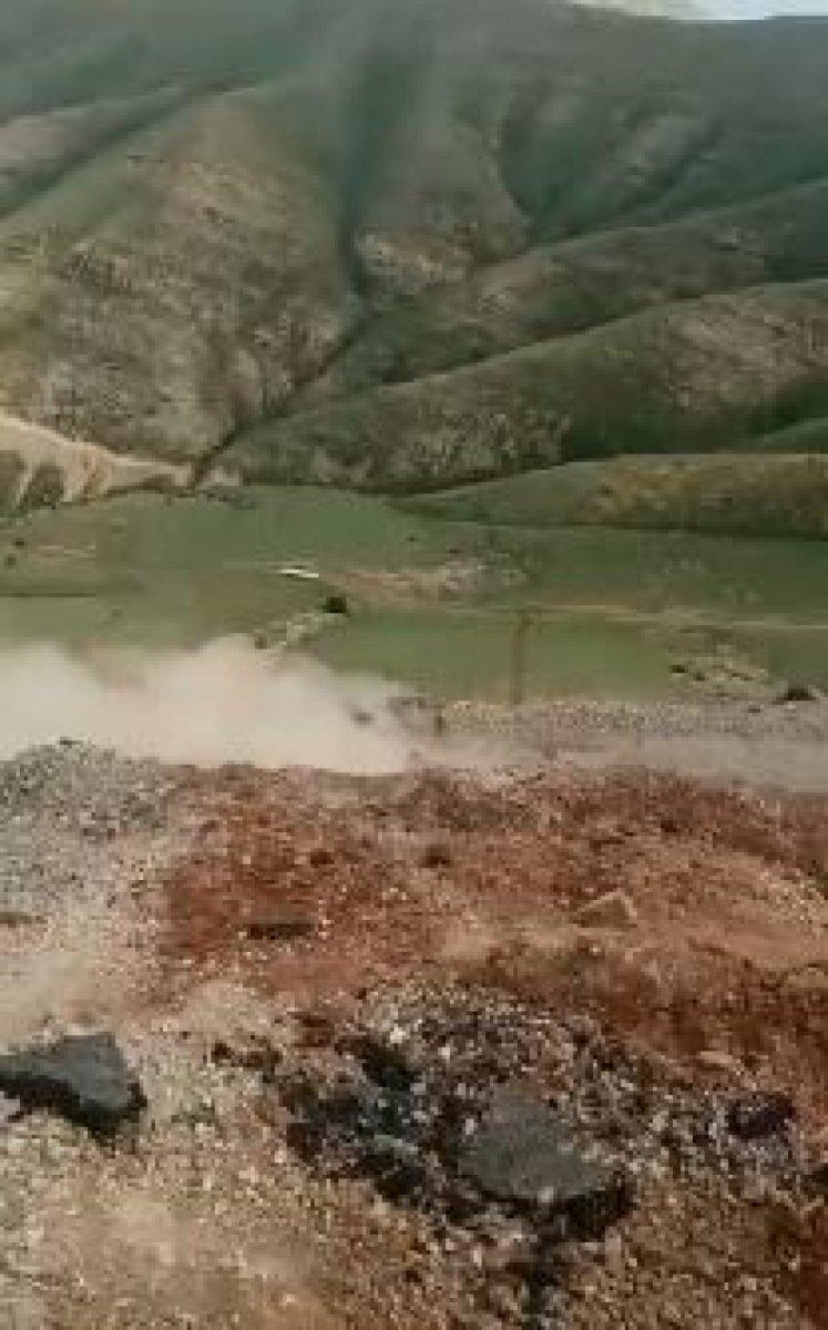 Hakkari’de freni boşalan kamyon, uçuruma yuvarlandı
