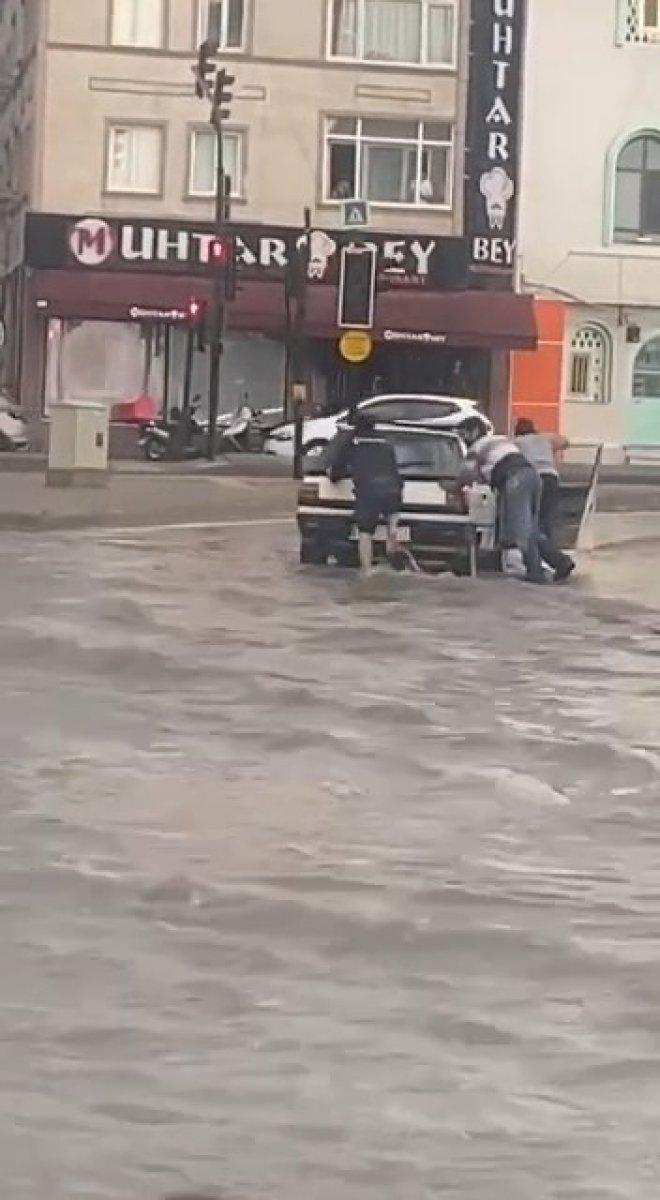 Bursa’da sağanak yağış etkili oldu