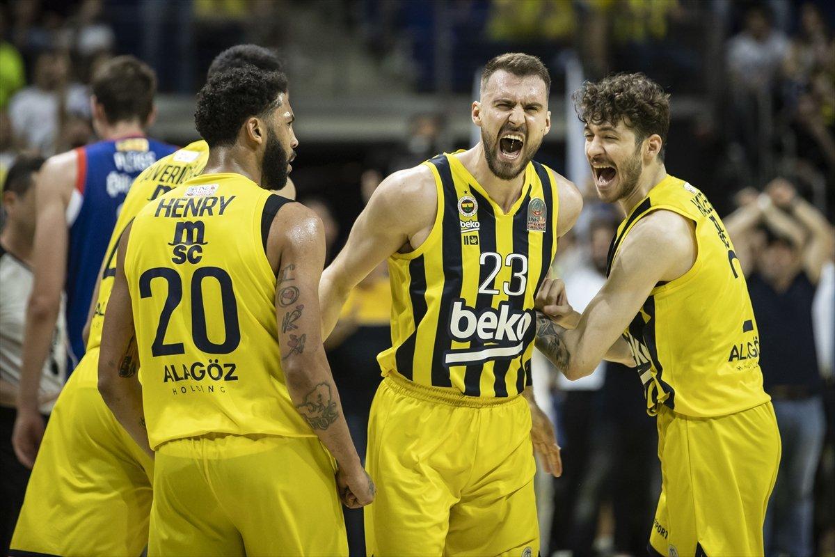 Fenerbahçe Basketbol Süper Ligi finalinde Anadolu Efes'e karşı 2-0 önde