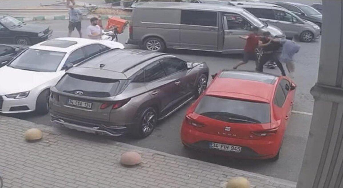 Güngören'de sürücülerin çekiçli bıçaklı kavgası