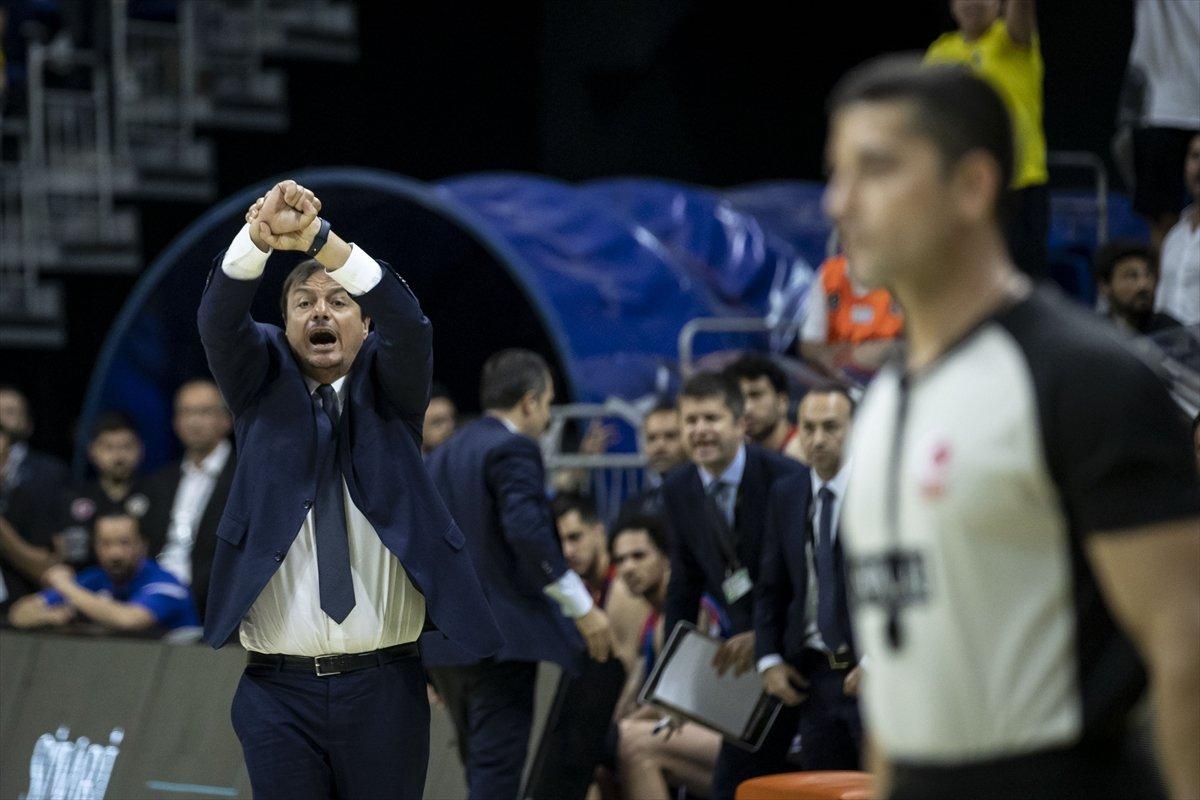 Fenerbahçe Basketbol Süper Ligi finalinde Anadolu Efes'e karşı 2-0 önde