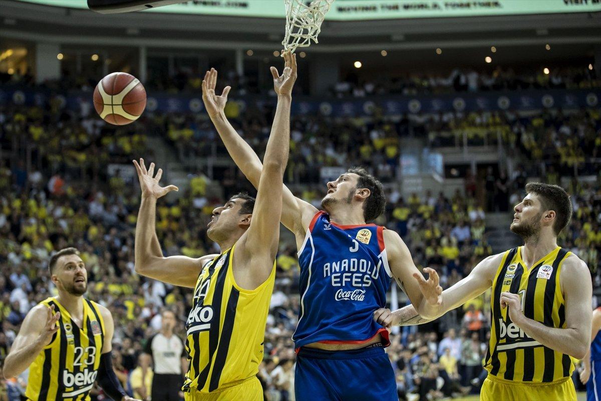 Fenerbahçe Basketbol Süper Ligi finalinde Anadolu Efes'e karşı 2-0 önde