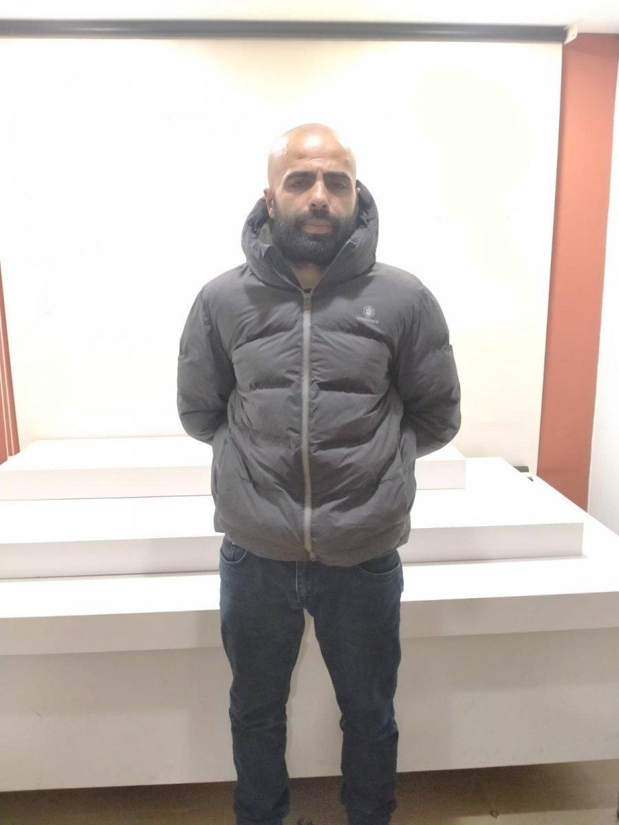 Kadıköy metrosundaki bıçaklı saldırgan tahliye oldu