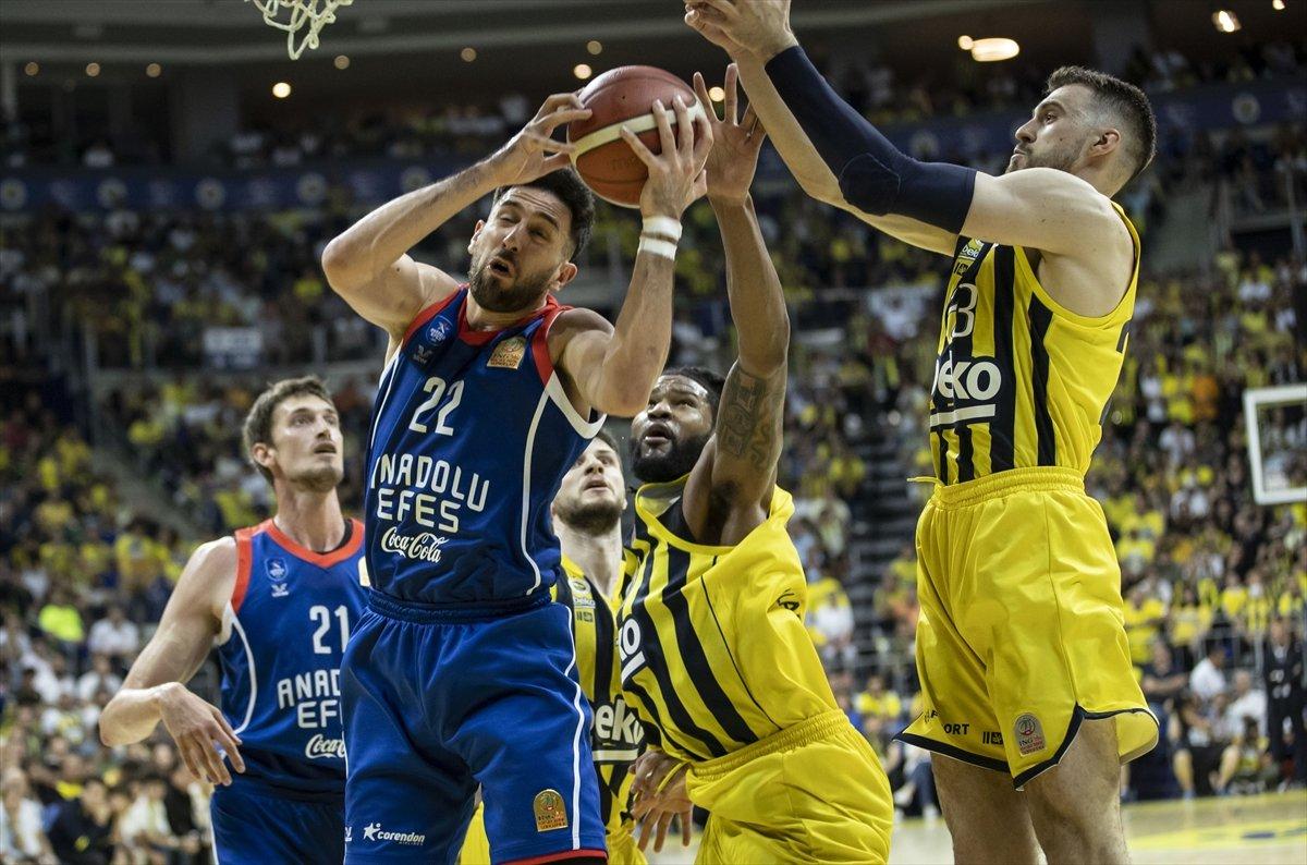Fenerbahçe Basketbol Süper Ligi finalinde Anadolu Efes'e karşı 2-0 önde