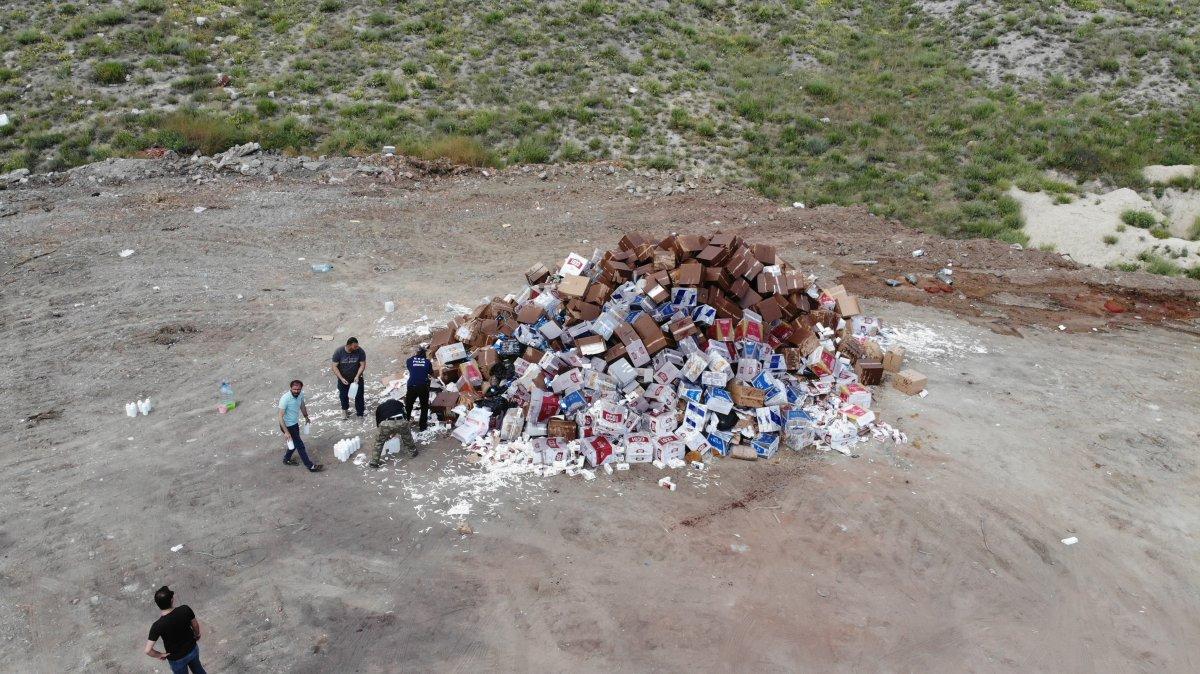 Çorum'da ele geçirilen alkol ve  kaçak sigaralar  imha edildi