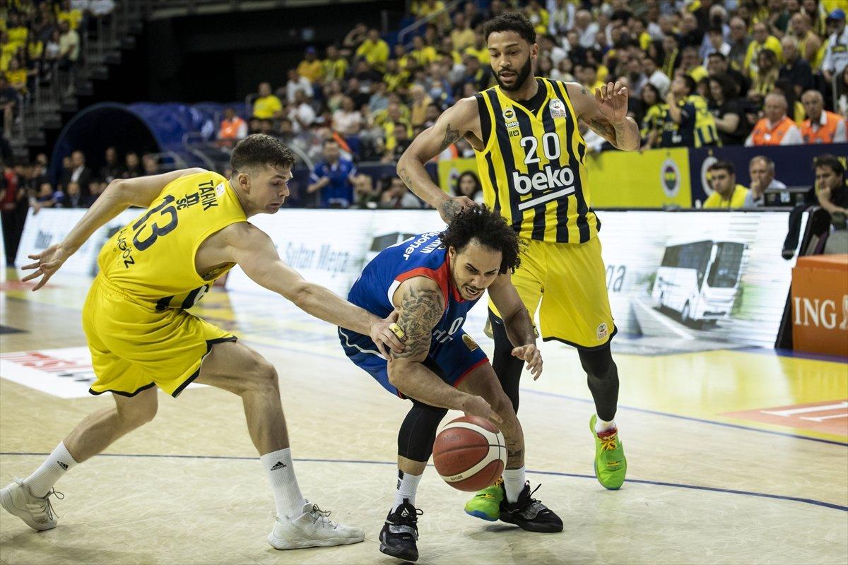 Fenerbahçe Basketbol Süper Ligi finalinde Anadolu Efes'e karşı 2-0 önde