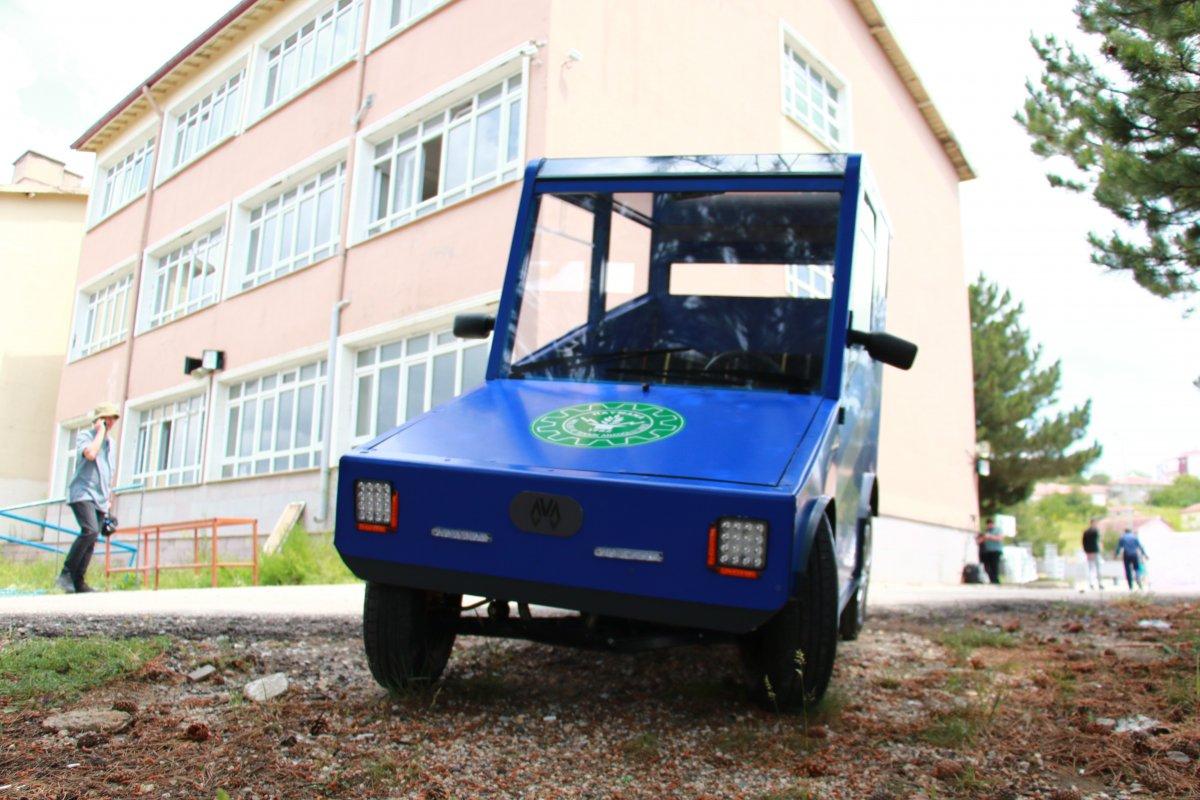 Liseli öğrenciler güneş enerjisi ile çalışan araba tasarladı