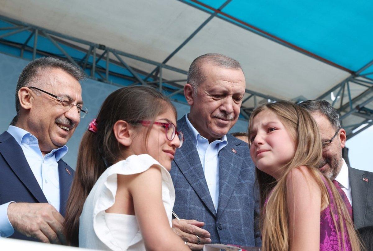 Cumhurbaşkanı Erdoğan'a Vanlı küçük kızlardan sevgi seli