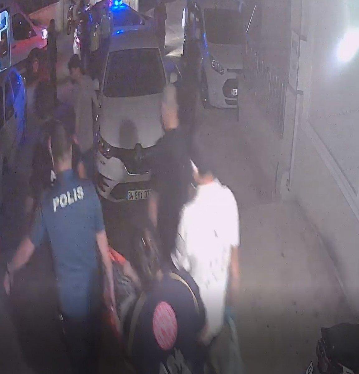 Antalya'da komşusunun kavgasını ayırmak isteyen adımın başına gelmeyen kalmadı