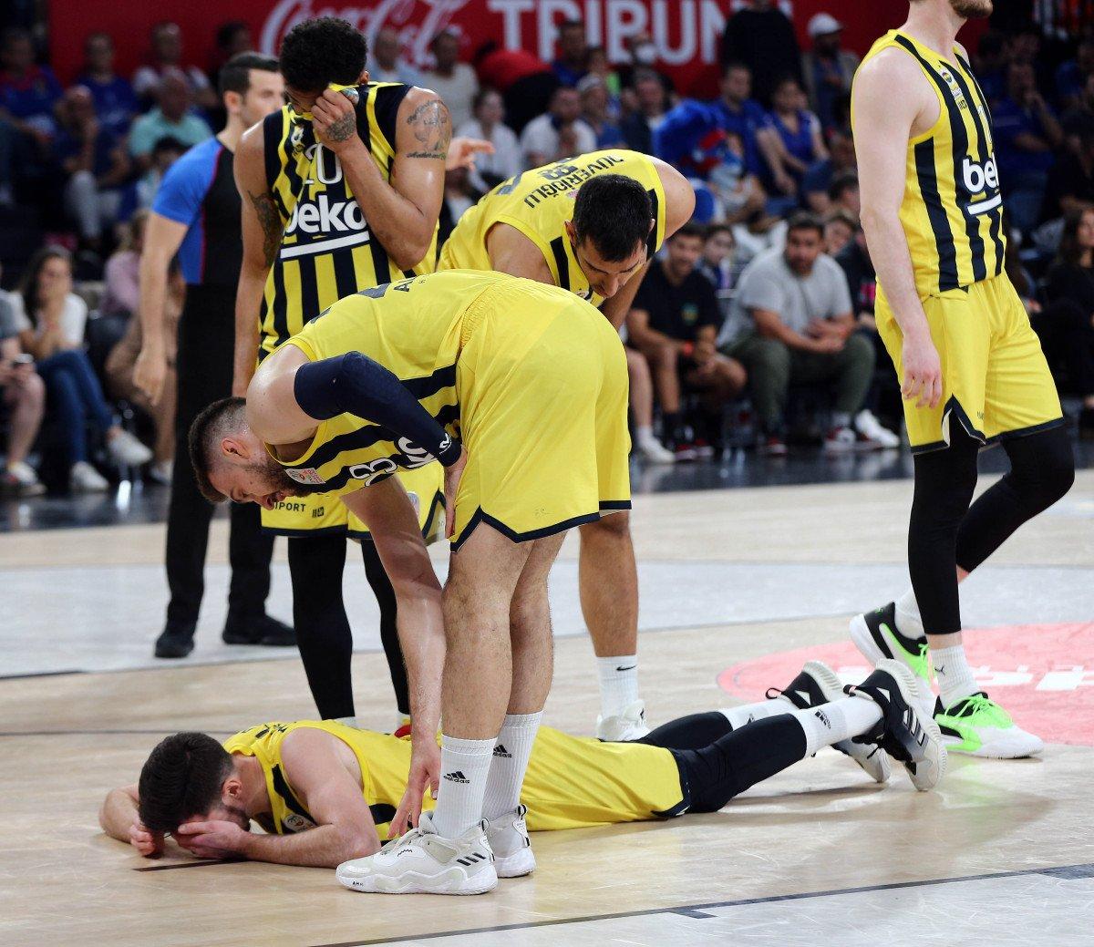 Anadolu Efes, seriyi 2-1 yaptı