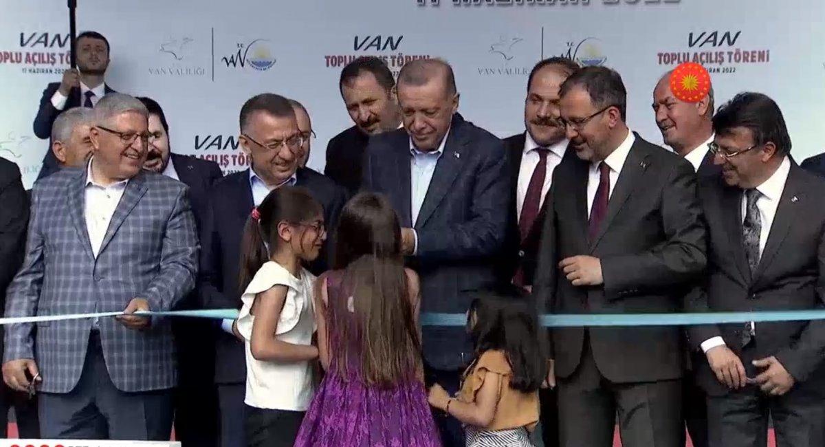 Cumhurbaşkanı Erdoğan'a Vanlı küçük kızlardan sevgi seli