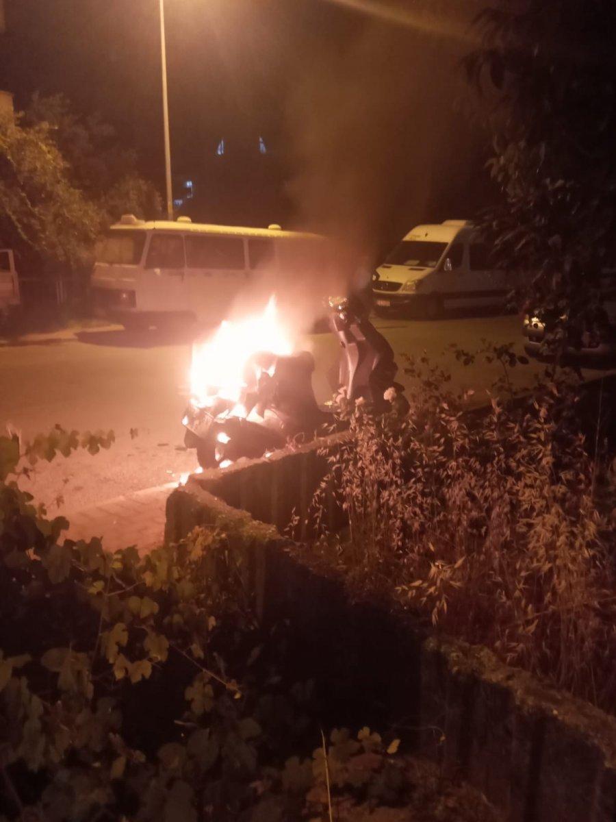 Antalya'da babasının motosikletini ateşe verdi