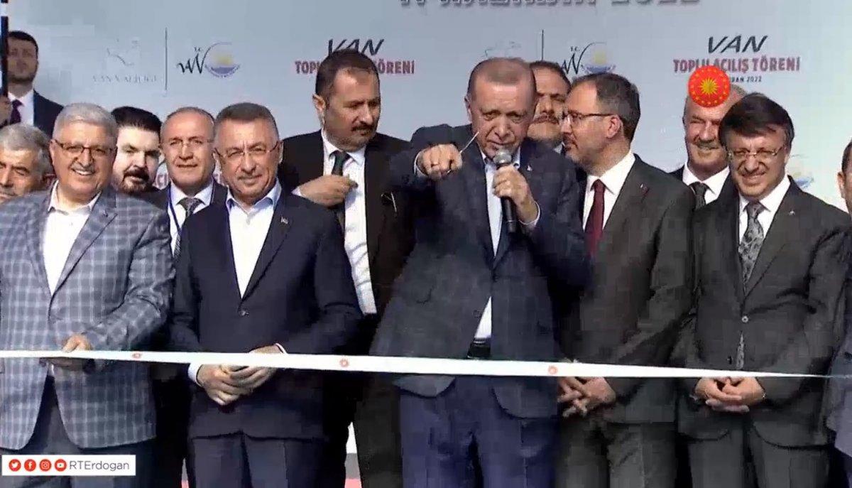 Cumhurbaşkanı Erdoğan'a Vanlı küçük kızlardan sevgi seli