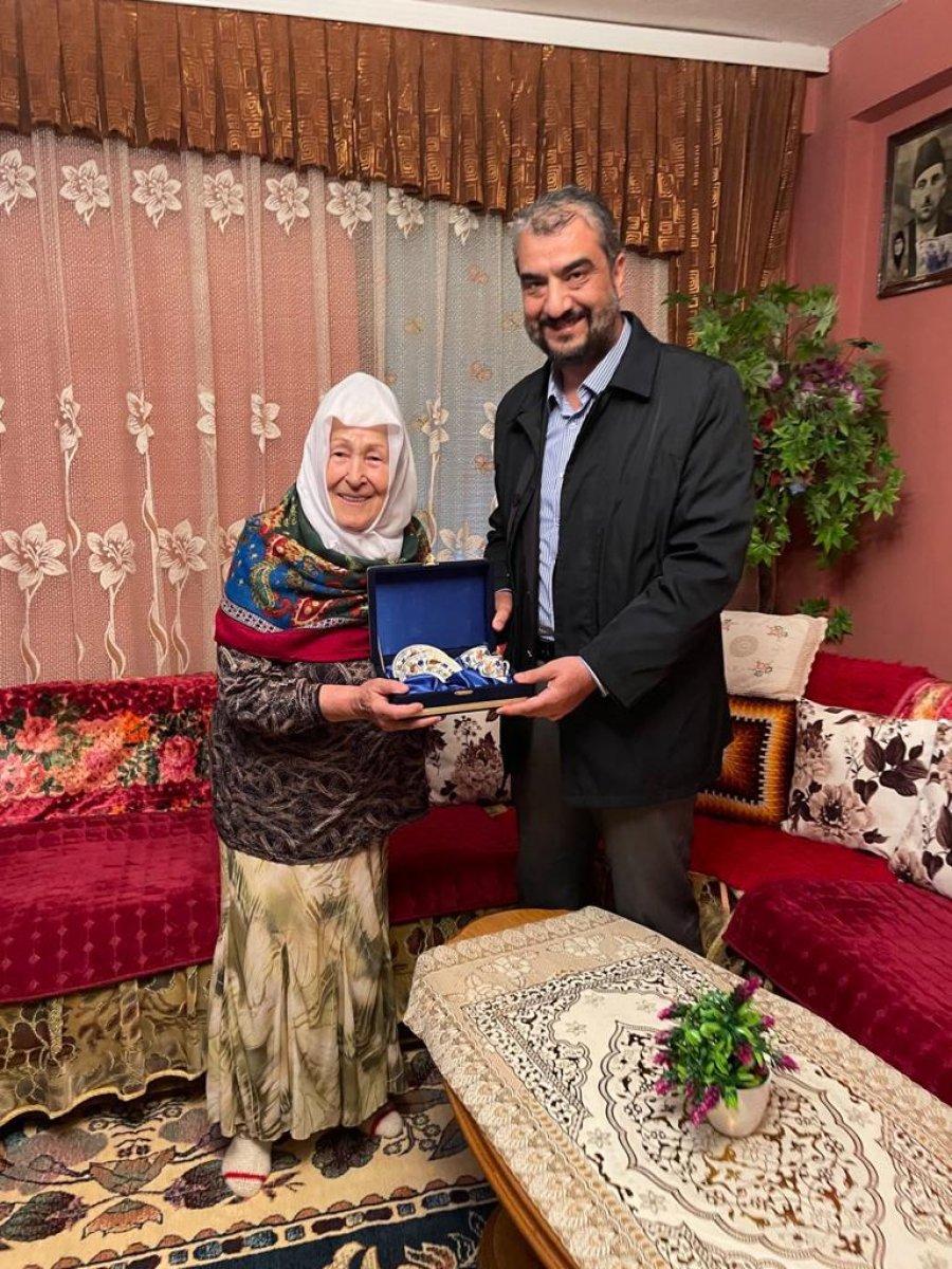 Türk Dünyası Parlamenterler Vakfı'ndan Saniye Teyze'ye ziyaret