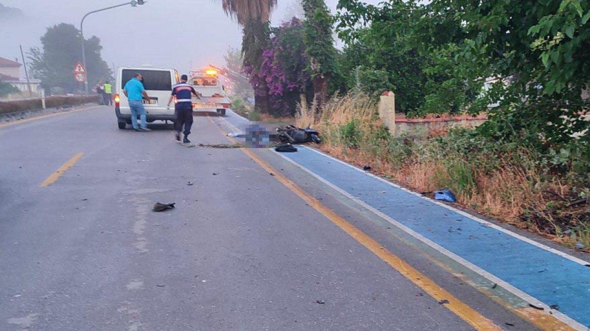 Muğla’da otomobil motosiklete çarptı, 2 kişi öldü