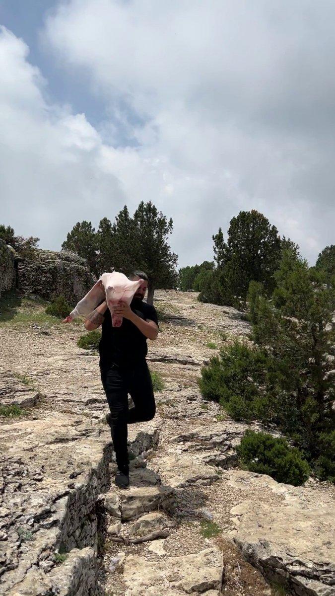 Gülek Kalesi'ne çıkarttığı kuzuyu uçurumdan düşürdü