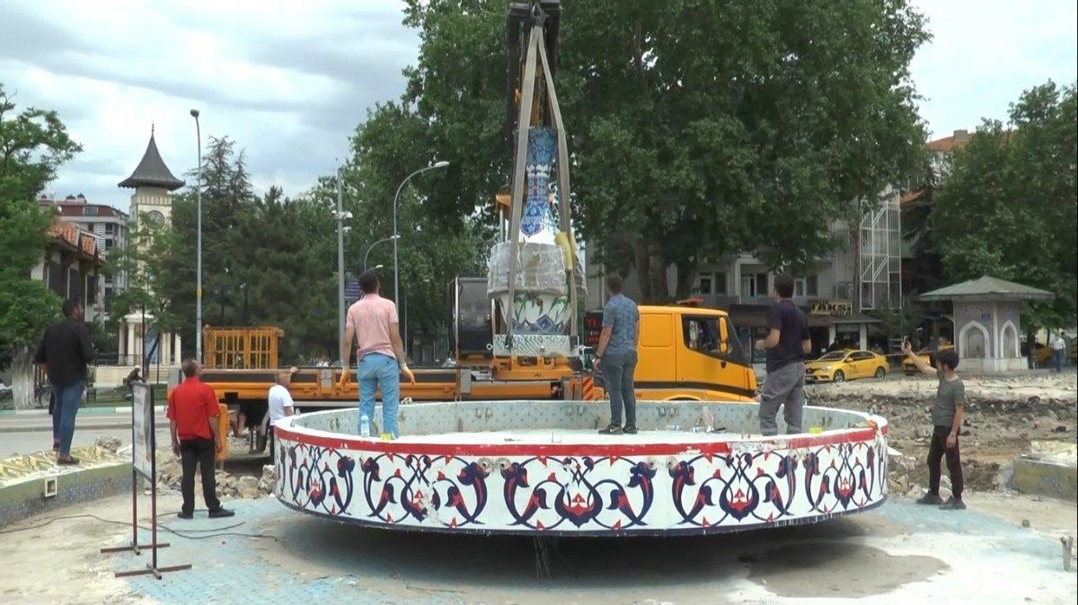 Kütahya'daki Atatürk anıtı, meydan düzenlemesi için taşındı