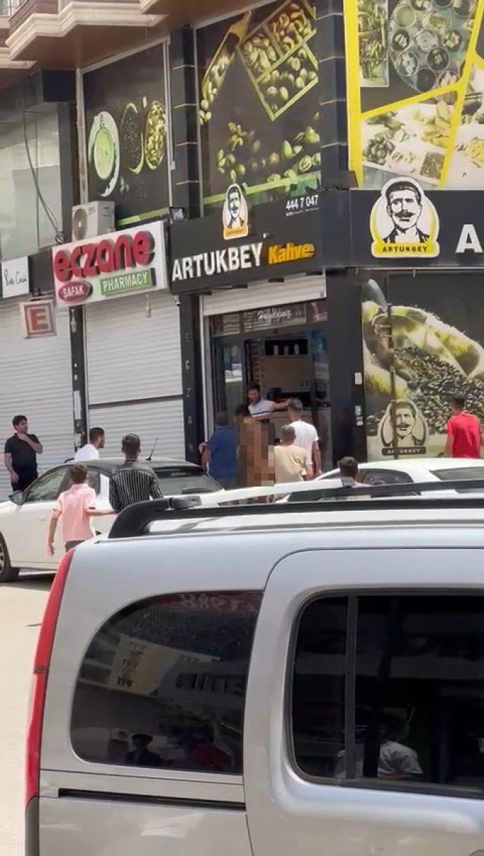 Mardin'de çıplak sokağa çıkan şahıs kamerada