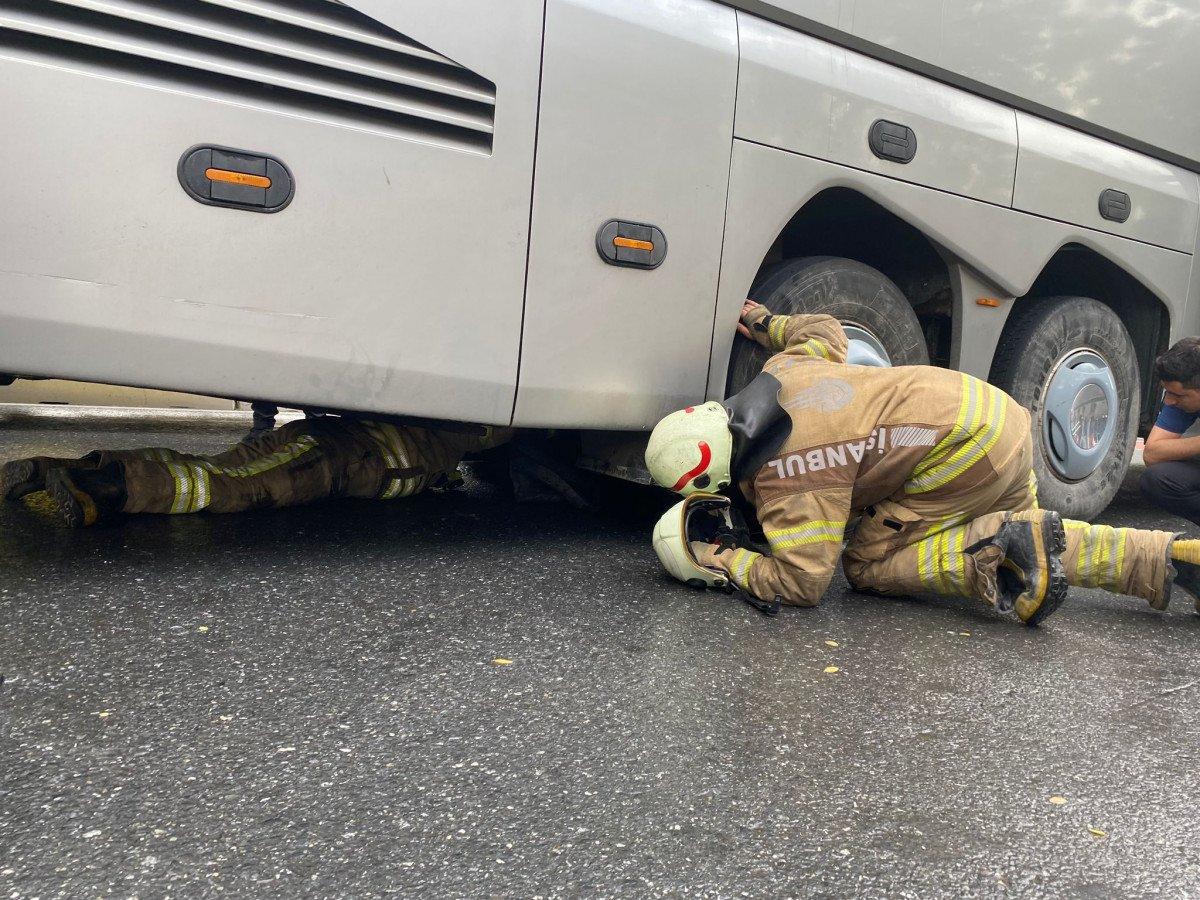 İstanbul'da otobüsün motor kısmından kaçak yolcu çıktı