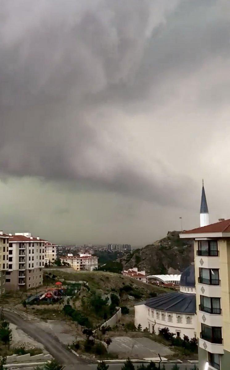 Bulutların Başkent'i kaplama anı