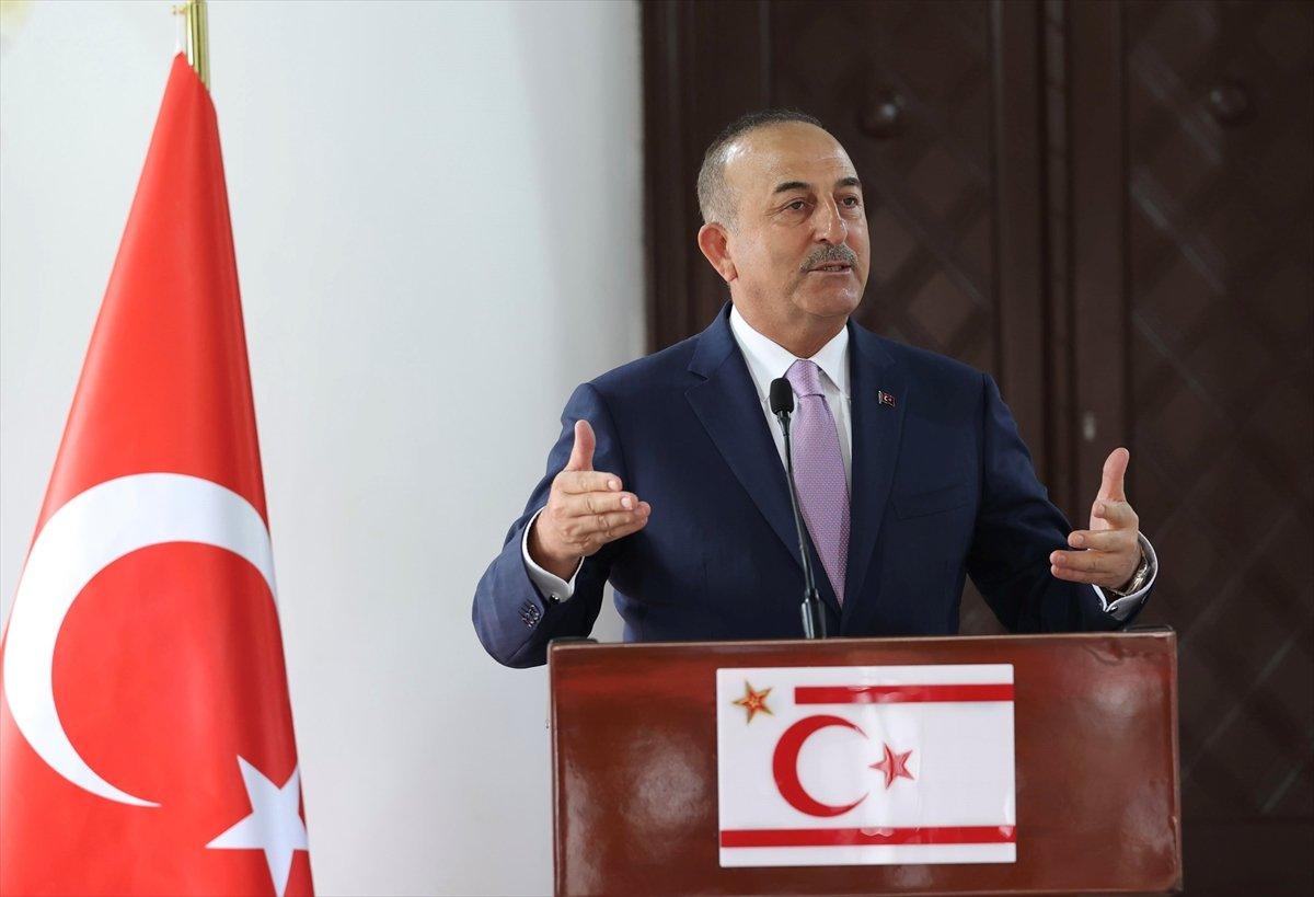 Mevlüt Çavuşoğlu'ndan Yunan amiralin sözlerine yanıt: Boş laflar