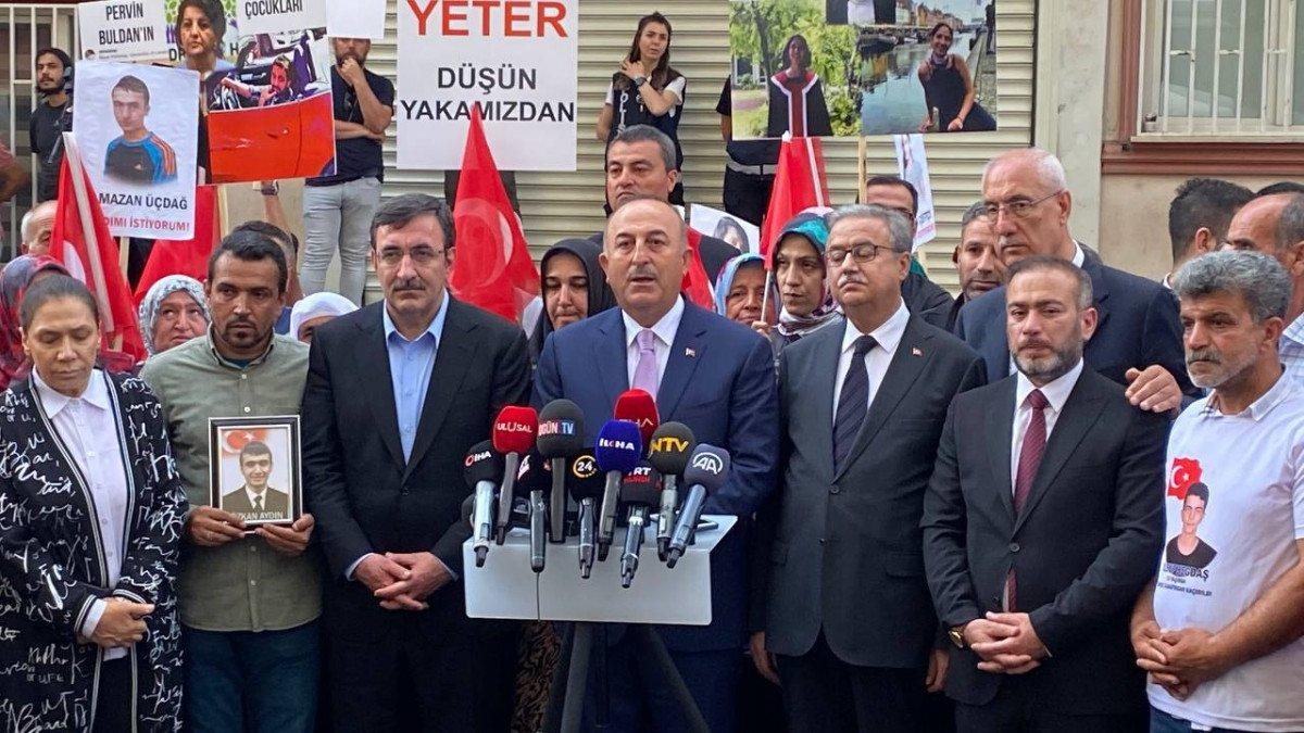 Dışişleri Bakanı Mevlüt Çavuşoğlu, Diyarbakır Annelerini ziyaret etti