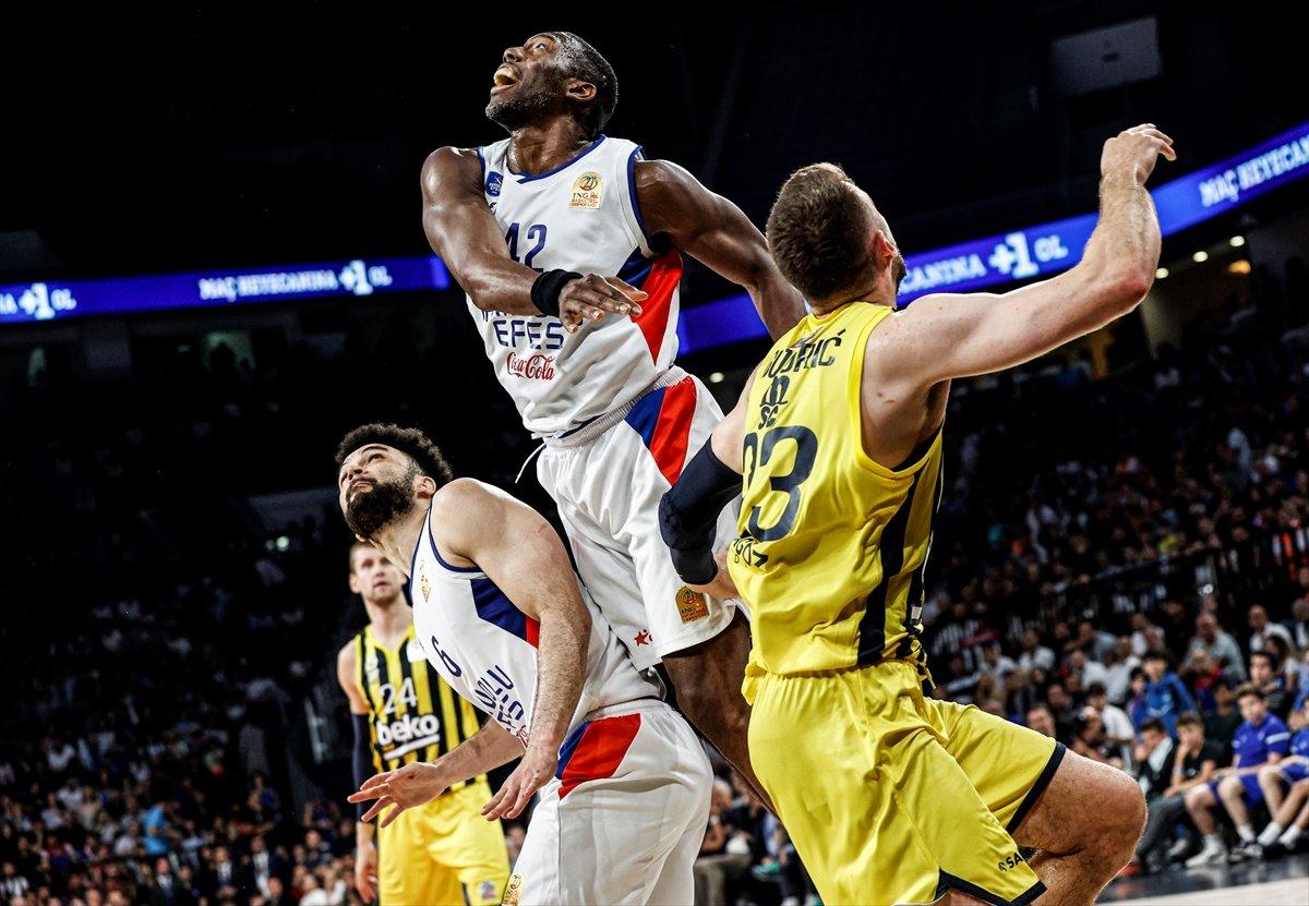 Anadolu Efes'i 3-1 yenen Fenerbahçe, Basketbol Süper Ligi şampiyonu