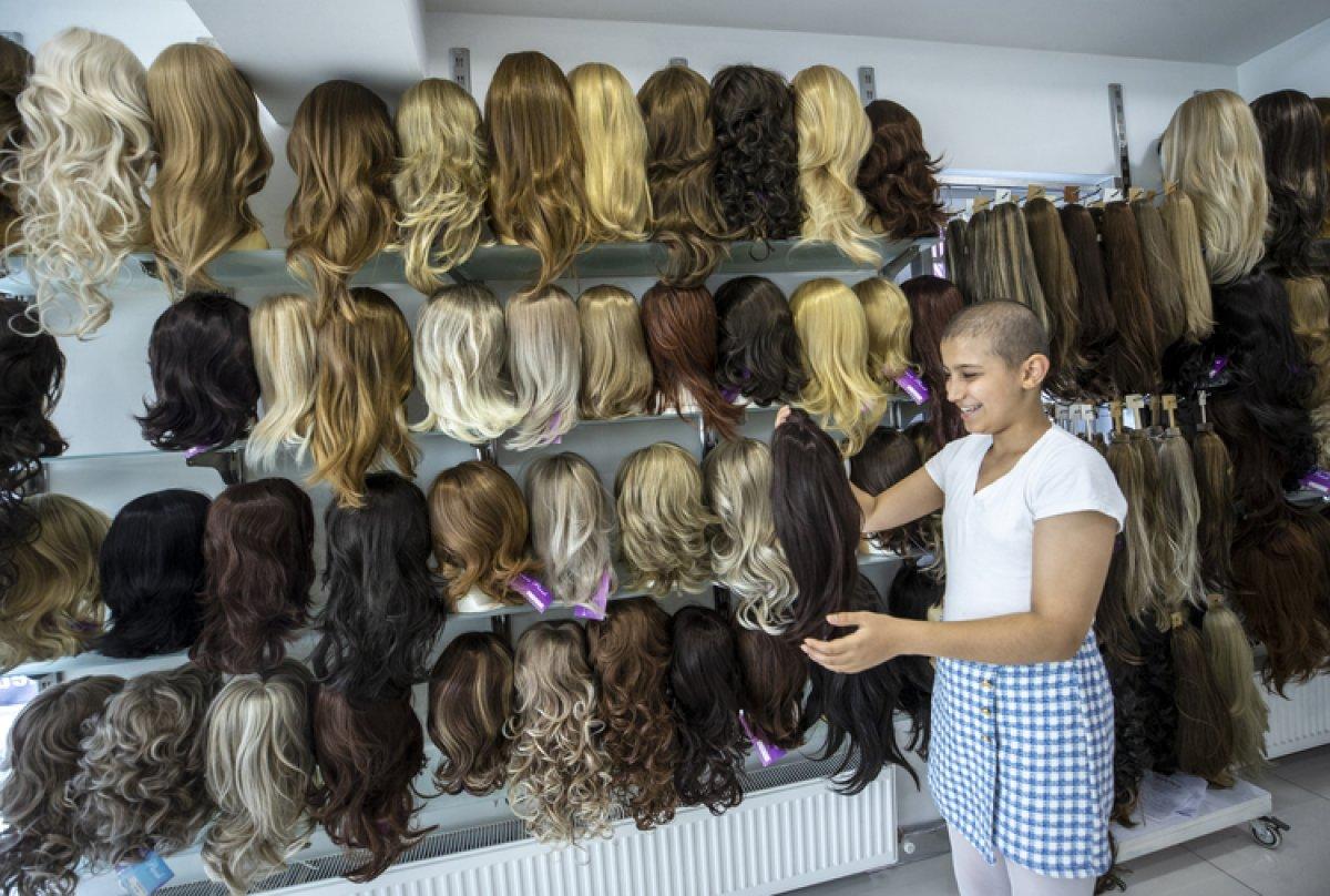 Kanser hastası Feleknaz Oğur, mor saç hayaline kavuştu