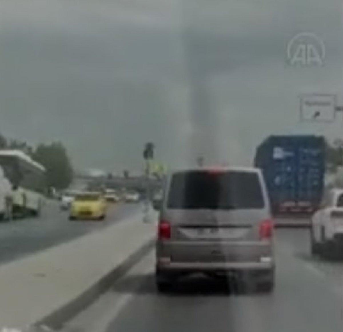 Arnavutköy’de siren çalan ambulansa yol vermedi