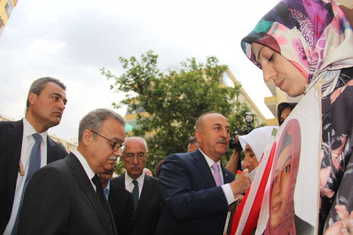 Dışişleri Bakanı Mevlüt Çavuşoğlu, Diyarbakır Annelerini ziyaret etti